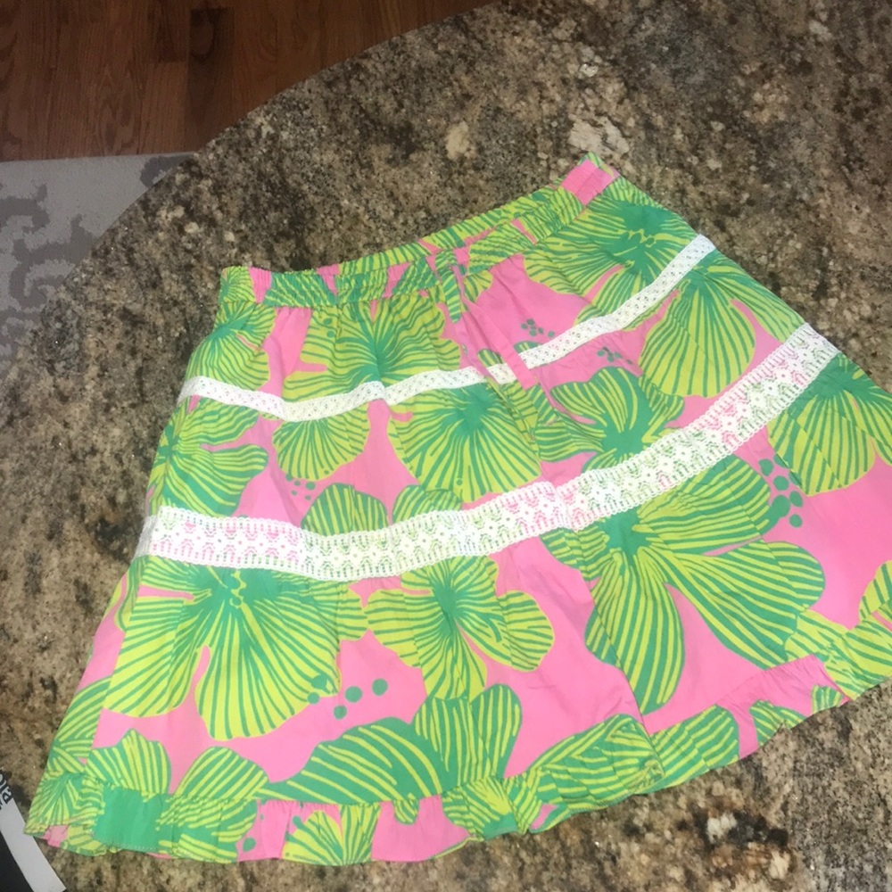 Lilly Pulitzer very cute skirt